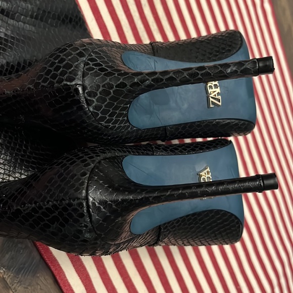 ZARA Blue Collection Snake Skin stiletto Boots - Picture 9 of 16